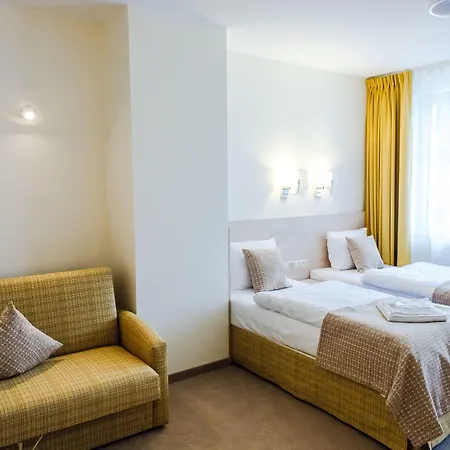 Odkrywcow فندق شكلارسكا بوريبا