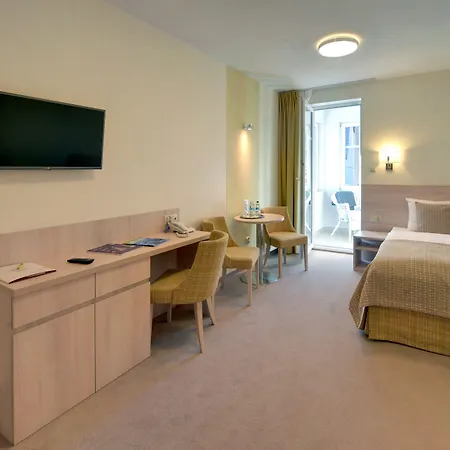 فندق Odkrywcow 3*